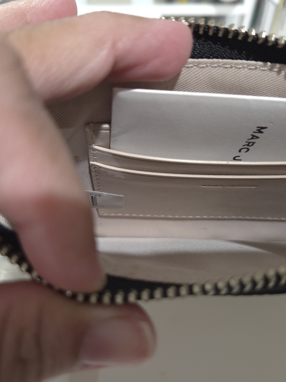 Marc Jacobs Marshmellow Wristlet - Picture 4 of 6
